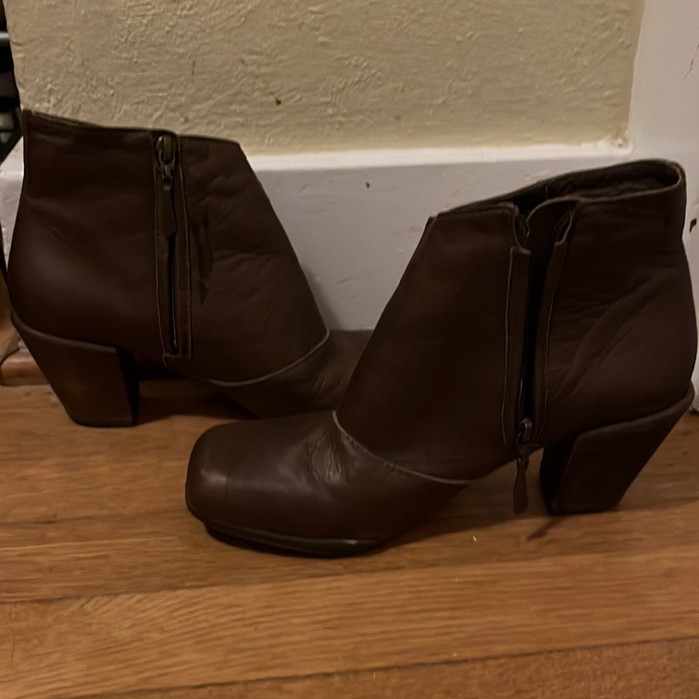 leather heeled boots - Picture 8 of 10